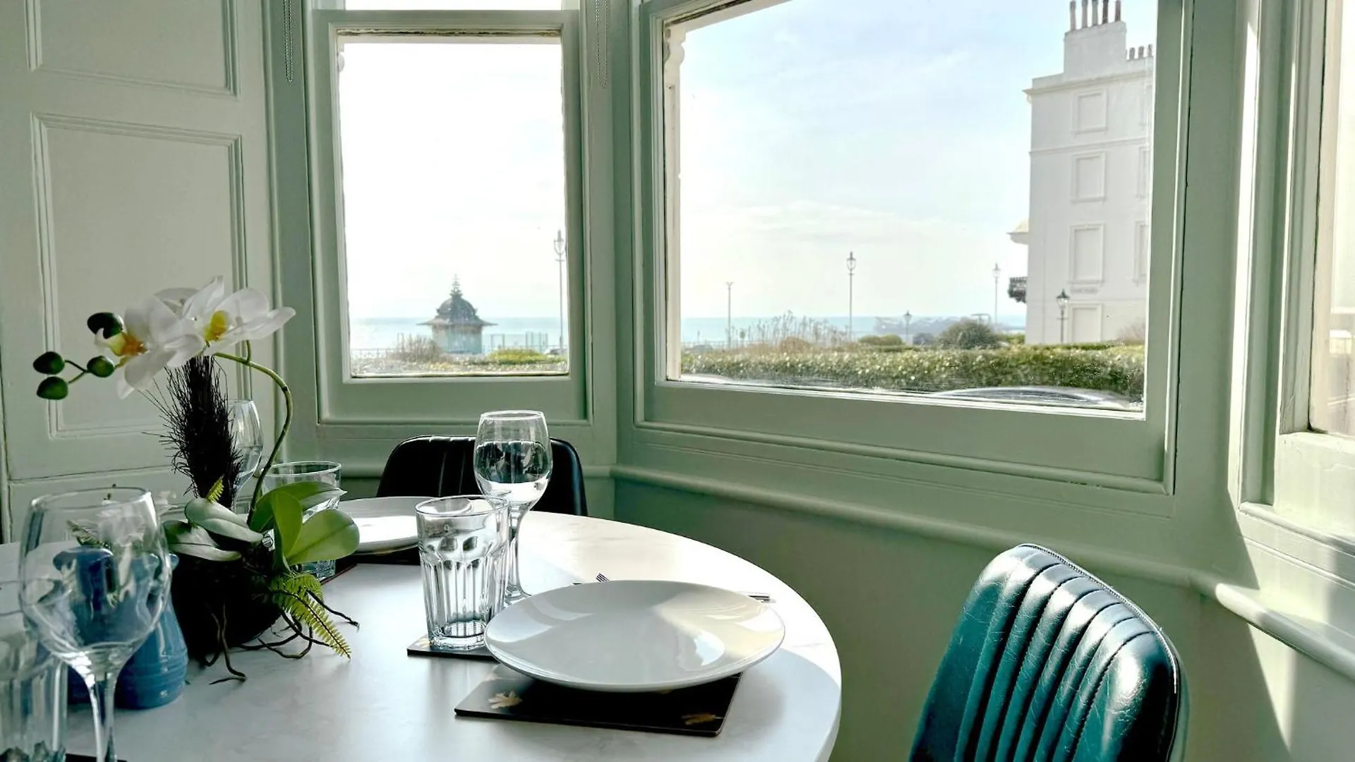 Coastal Breeze With Seaview By My Getaways Apartment Brighton